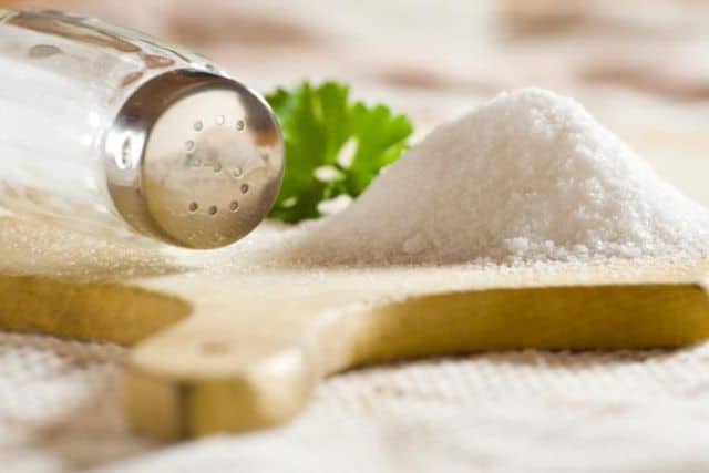 Соленое повышает давление при гипертонии или нет